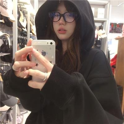 觉醒后女配转身抱上反派大腿